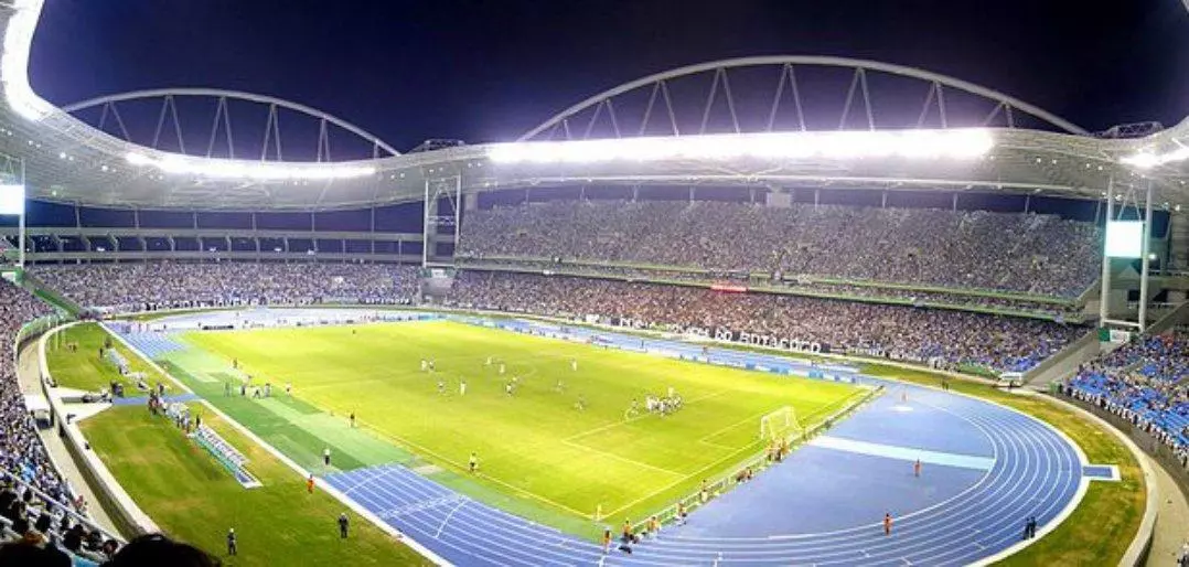 Partida noturna no Engenhão